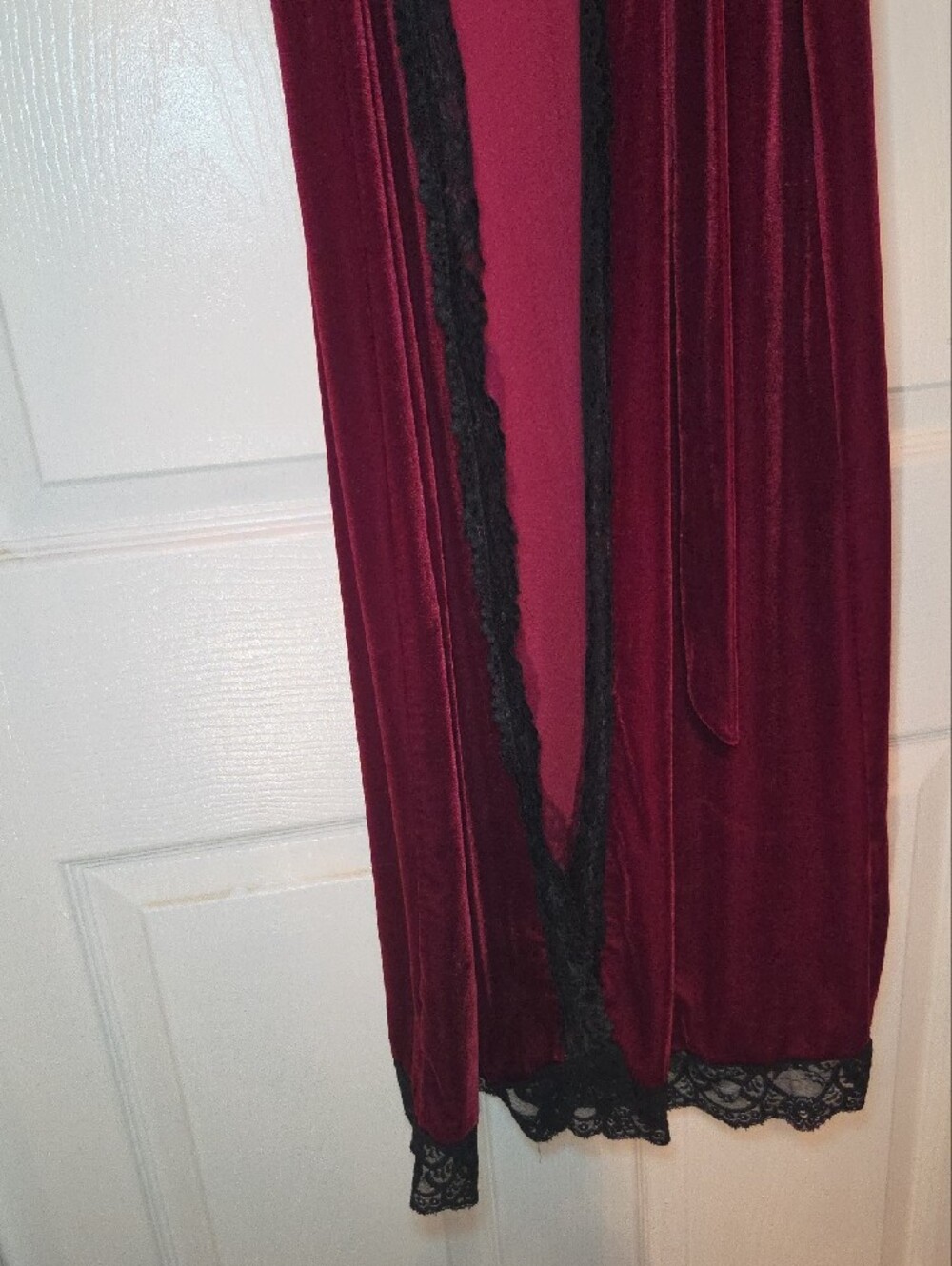 Velvet Lace-Trim Robe - Wine Red - Picture 2 of 3